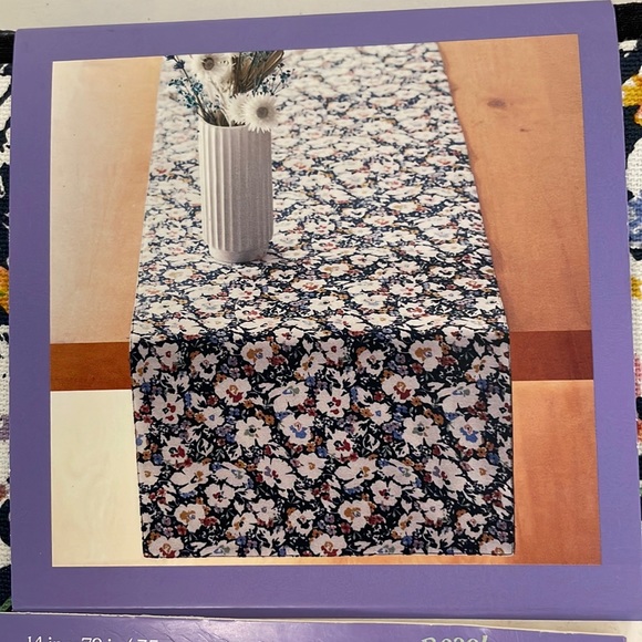 BB & B Wild Sage Table Runner - Picture 1 of 8